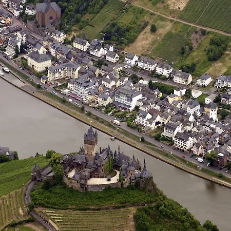Vibrant Near The River Moselle Βίλα *